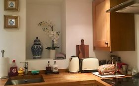 Beautiful 1Br Apartment In Historic St Aubin House