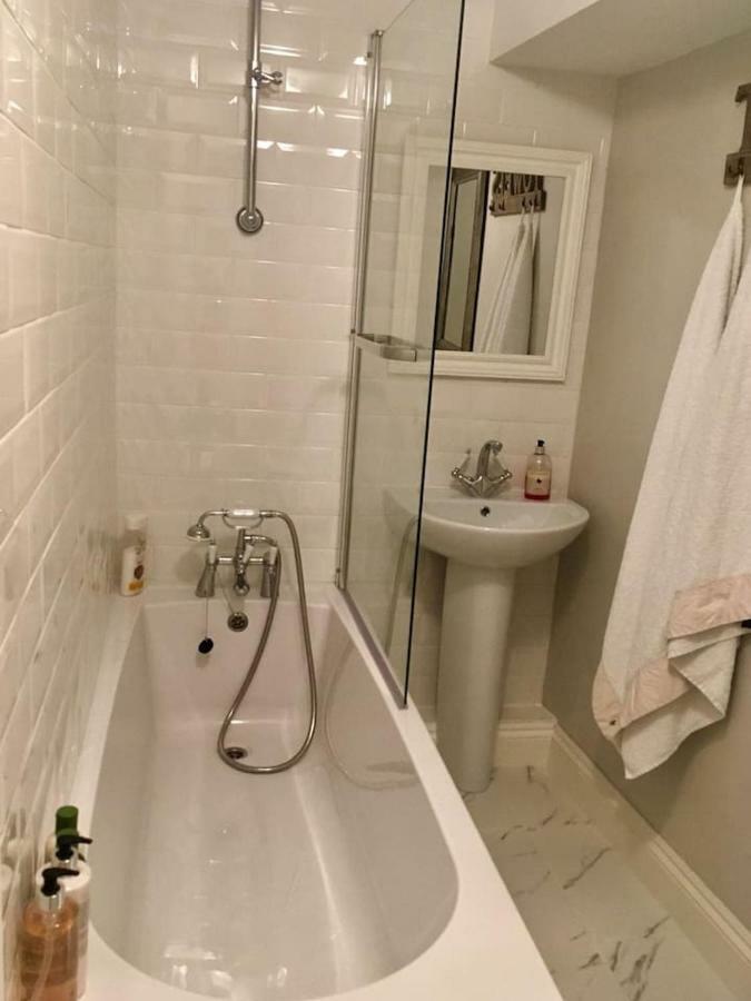 Beautiful 1Br Apartment In Historic St Aubin House Exterior photo