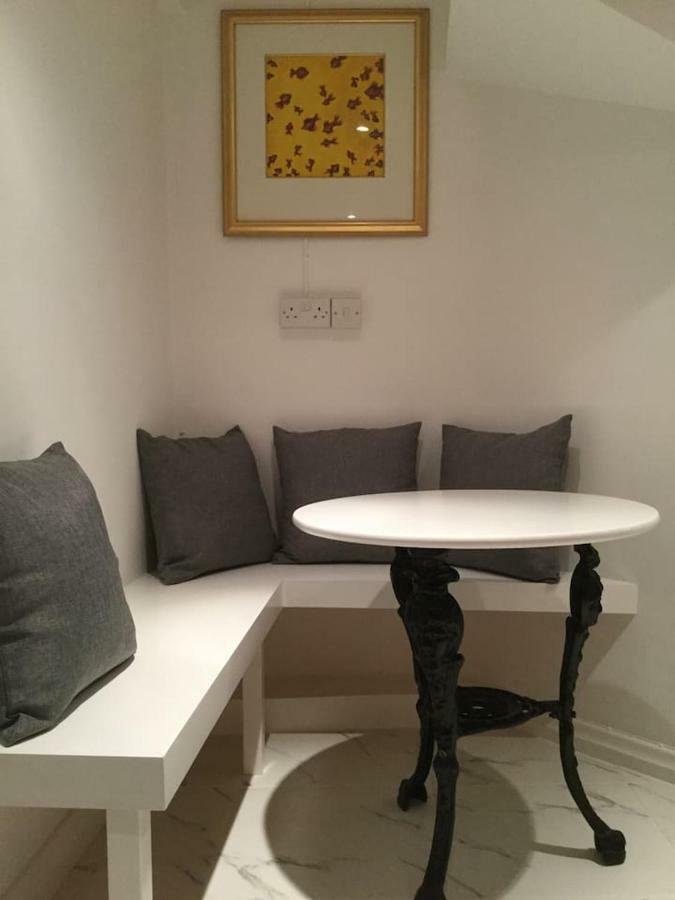 Beautiful 1Br Apartment In Historic St Aubin House Exterior photo