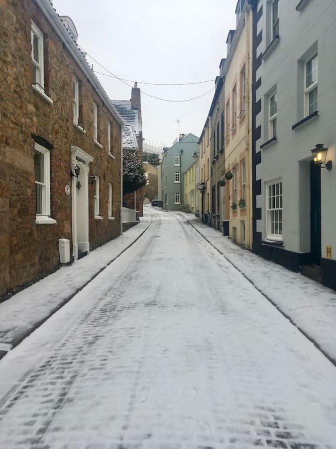 Beautiful 1Br Apartment In Historic St Aubin House Exterior photo