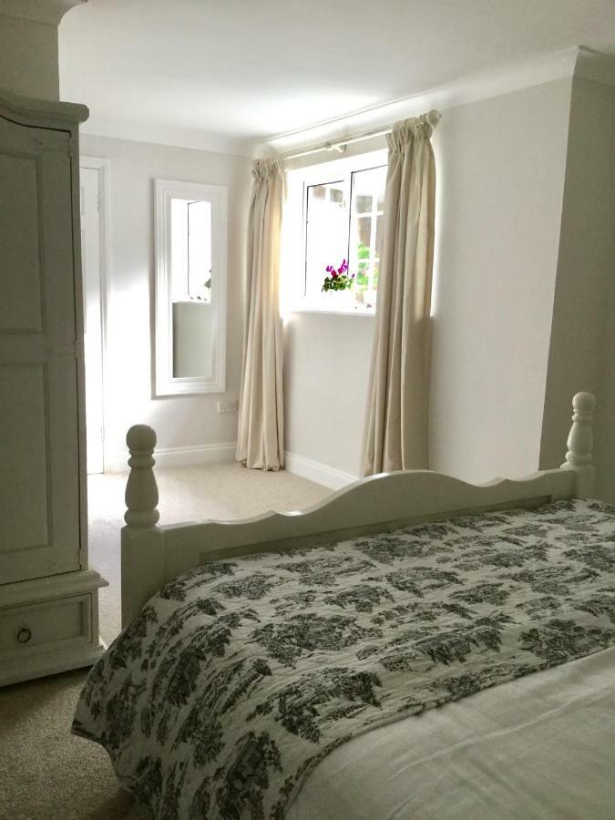 Beautiful 1Br Apartment In Historic St Aubin House Exterior photo